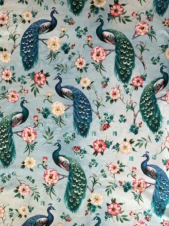 Peacocks among flowers - David textiles ontwerp van Lisa Audit 
