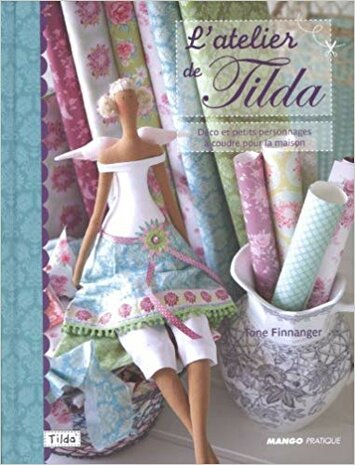 Boek Tilda&#039;s atelier hardcover 150 pagina&#039;s Foto boek met patronen - Tilda Prachtige quilts en ook accessoires en poppen.het is een Deensstalig boek