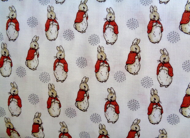Peter Rabbit - grey 2  Kleine konijntjes zeer geschikt ook voor de Plaatjes quilt van o.a. fleur of voor hexagonnetjes.