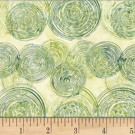 Hoffman - Batik - Parsley Een lichtgroene tint met mooi design de stof is 100% katoen en 110 cm breed