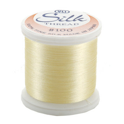 YLI SILK Thread &nbsp;200 meter- 202-10-213-SILK geschikt voor hand appliqu&eacute;. The 100wt thread is dun garen welke verdwijnt in de stof. 200 meter op de spoel en 100% pure filament silk.