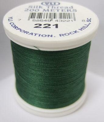 YLI SILK Thread &nbsp;200 meter- 202-10-221-SILK geschikt voor hand appliqu&eacute;. The 100wt thread is dun garen welke verdwijnt in de stof. 200 meter op de spoel 