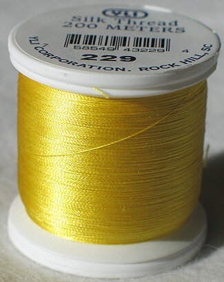 &nbsp;YLI SILK Thread &nbsp;200 meter- 202-10-229-SILK geschikt voor hand appliqu&eacute;. The 100wt thread is dun garen welke verdwijnt in de stof. 200 meter op de spoel en 100% pure filament silk.