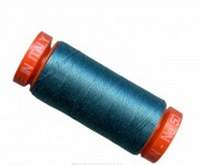 1310 - Aurifil garen in dikte 50.  (oranje klos) -  Dit 100% katoenen garen is ideaal om mee te Appliqueren,  zowel met de hand als machinaal.  Elk klosje bevat 200 meter