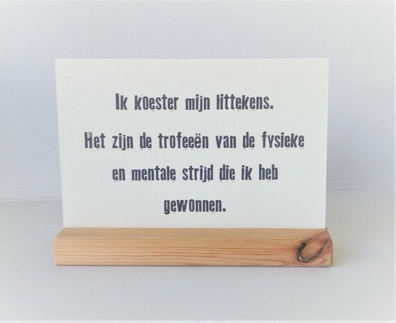 Kaartenstandaard groot, lengte 17,5 cm. Onbehandeld hout.