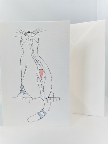 Poes achterkant. Formaat 11,5 x 17 cm gevouwen. 300 grams geschept papier met scheprand.  Met bijpassende envelop.