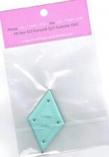 1.5 Inch - 6 Pointed Stars ACRYLIC TEMPLATE - Busy Fingers - BF-6STARTEMP met kleine gaten voor de naadtoeslag.  U knipt hier de stof mee en heeft dan incl de naadtoeslag de 1.25 inch&nbsp; 6 pointed star.