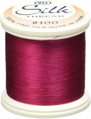&nbsp;YLI SILK Thread &nbsp;200 meter- 202-10-252-SILK geschikt voor hand appliqu&eacute;. The 100wt thread is dun garen welke verdwijnt in de stof. 200 meter op de spoel en 100% pure filament silk.