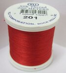 YLI SILK Thread #100 - 200 meter- 202-10-201-SILK. (Chinese Red) geschikt voor hand appliqué. The 100wt thread is dun garen welke verdwijnt in de stof. 200 meter op de spoel en 100% pure filament silk. The very highest quality silk thread in the world. Tex 12. Geschikt voor hand appliqué, machine appliqué en machine quilting. Het garen is is 100% filament silk