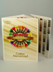 Kleurkaart - Venus Kleurkaart Venus borduurgaren #25 met echte garen staaltjes