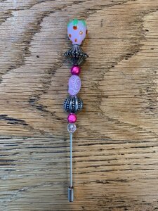 De Counting pin - Telnaald om de draden van uw borduurlinnen te tellen of als sierspeld