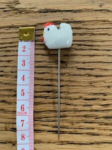 Counting pin kip van porselein