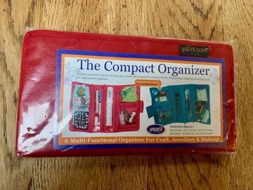 The compact Organizer in rood Yazzii